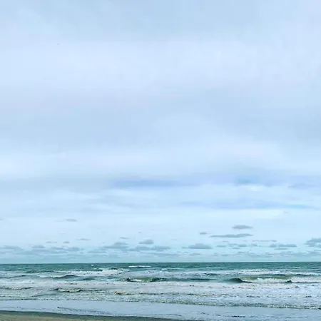 In By The Beach, Cleaning Included *